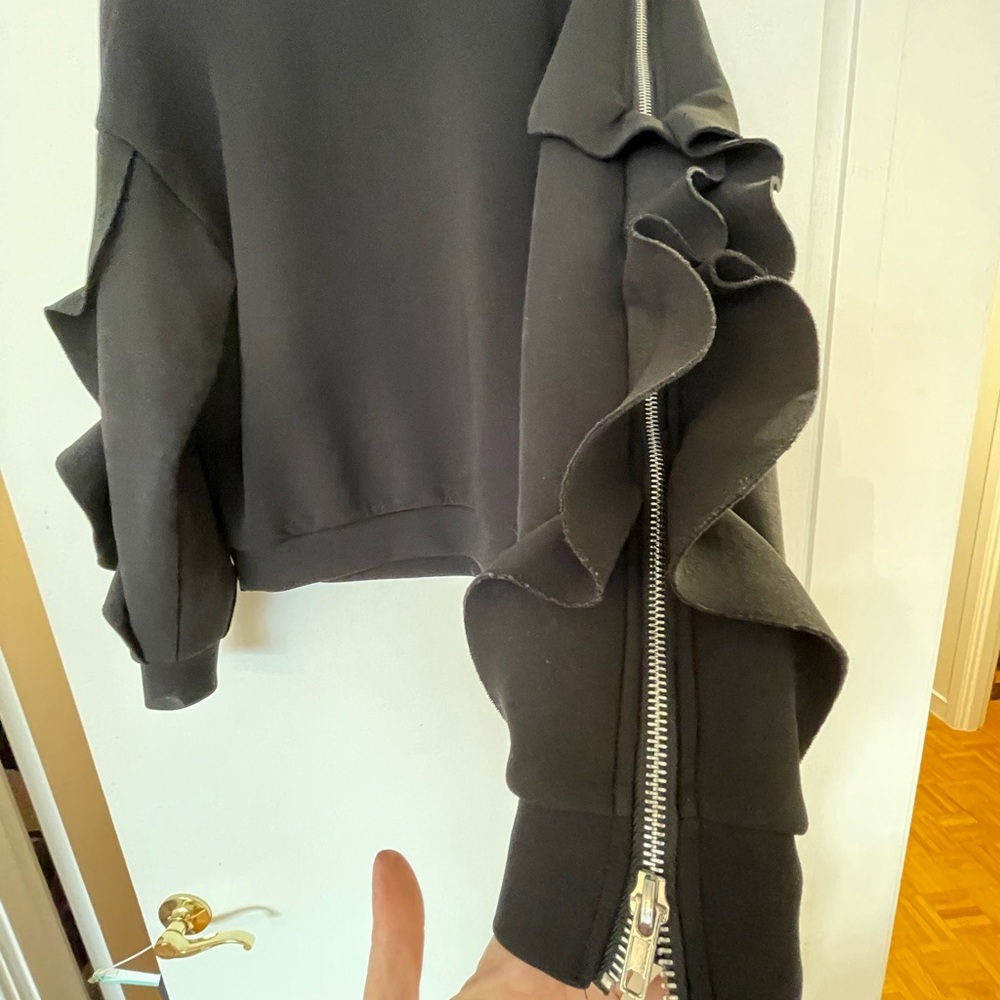 Scuba top with zipper ruffle sleeves